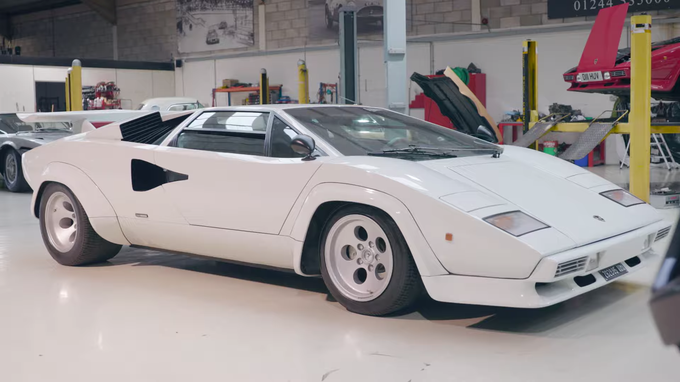 Gospod Lamborghini je imel najljubšo barvo in to je bila seveda bela. | Foto: Tyrell's Classic Workshop