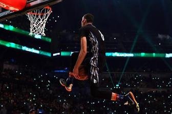 Mladi volk kralj zabijanja, Curry upravičil sloves ostrostrelca (video)