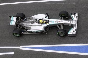 Mercedes na kvalifikacijah zmlel red bulle, lotuse in ferrarije