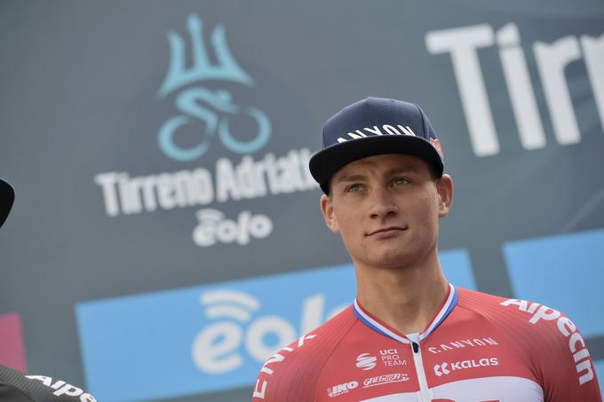 Van der Poel je tudi nizozemski državni prvak. Do naslova ga je pripeljal solo pobeg 44 kilometrov pred ciljem.  | Foto: AP / Guliverimage