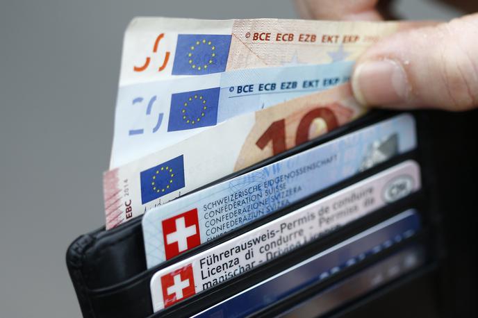 Denarnica | Ženeva postaja tretja od 26 švicarskih kantonov, ki ima uvedeno minimalno plačo. | Foto Reuters