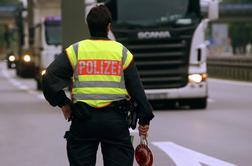Avstrijec 45 let vozil brez izpita, zdaj so 63-letnika policisti vendarle ustavili