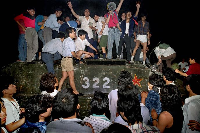 V Pekingu in Hongkongu poostreni ukrepi ob 35. obletnici pokola na Trgu nebeškega miru