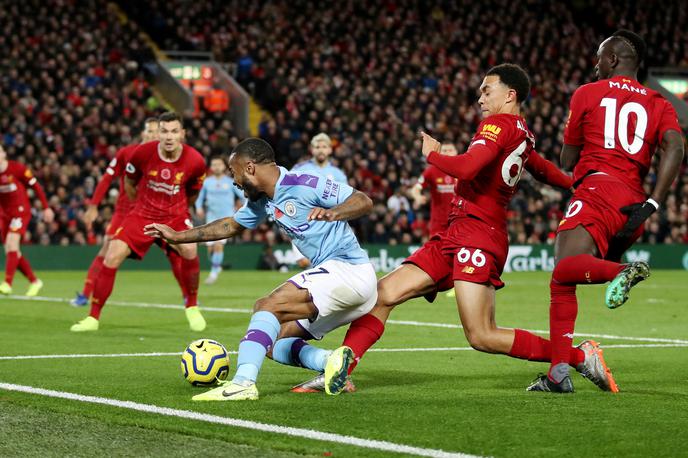 Liverpool - Manchester City | Liverpool je v derbiju 12. kroga premier lige s 3:1 premagal Manchester City in mu na lestvici pobegnil za 9 točk. | Foto Reuters