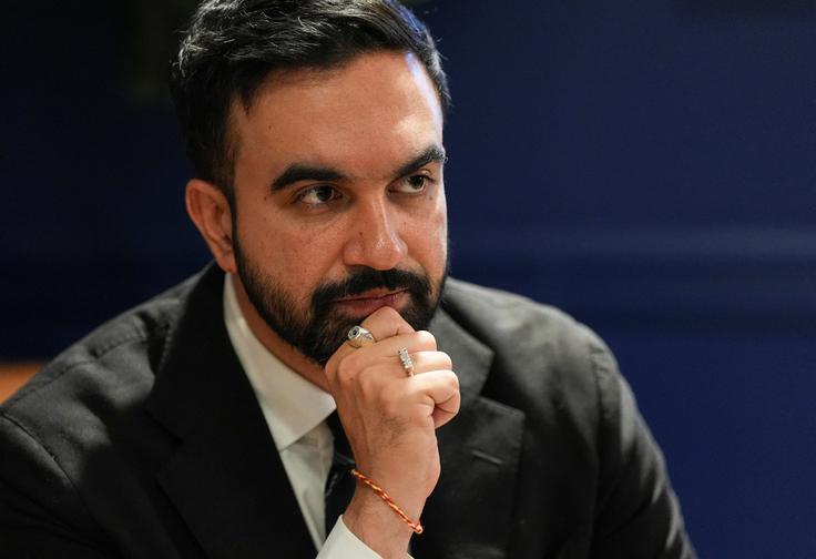 Mamdaniju nasprotniki zaradi njegovih socialnih politik in napovedi, da bo bolj obdavčil bogataše, očitajo, da je komunist.  | Foto: Reuters