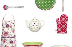 Poživite kuhinjo z barvnimi dodatki