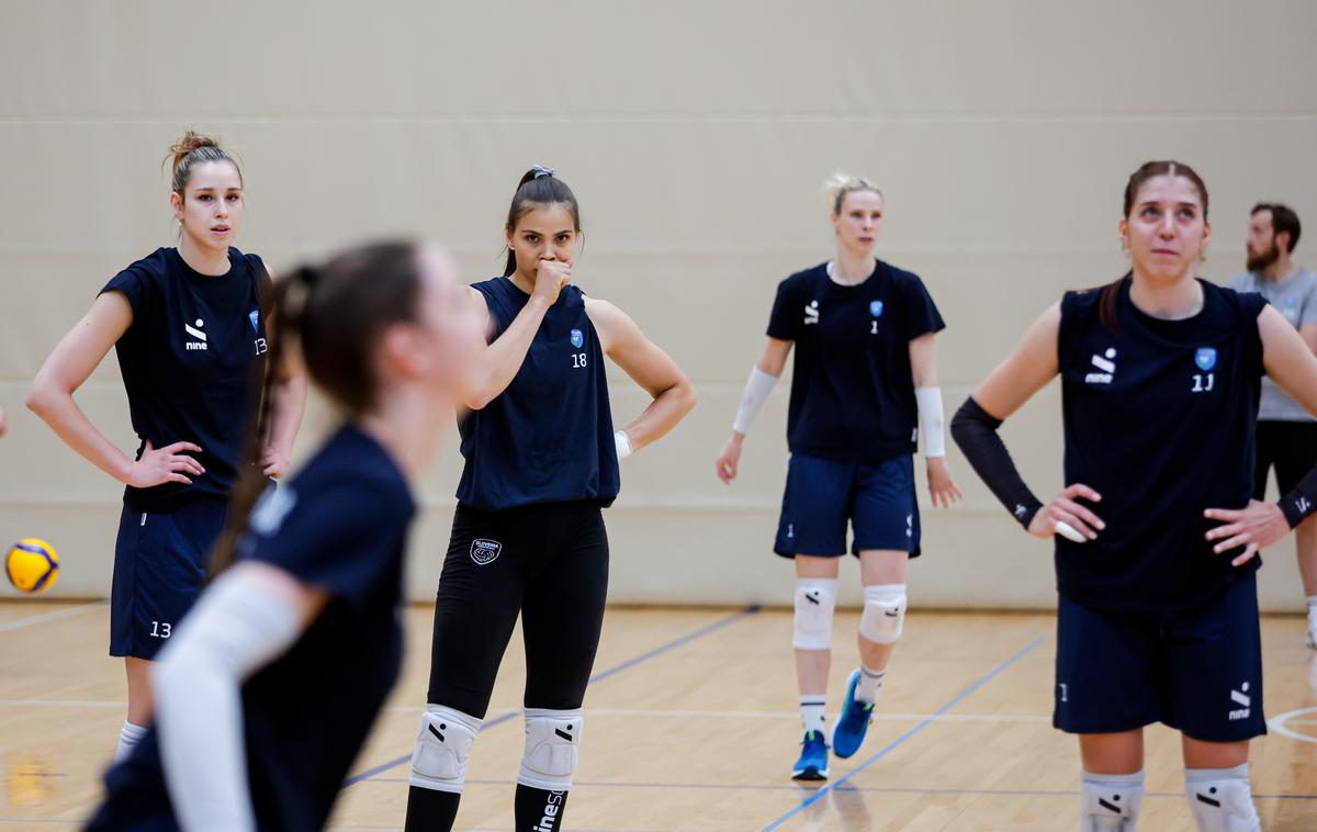slovenska ženska odbojkarska reprezentanca | Slovenke se odpravljajo v Azerbajdžan. | Foto Aleš Fevžer