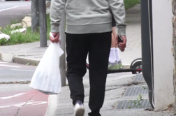 Ustavno sodišče začasno zadržalo rubeže denarnih socialnih pomoči