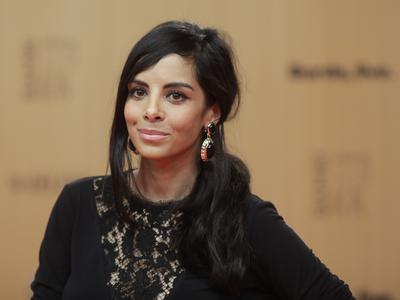 Velika afera se zapleta. Globoki ponaredki gole zvezdnice ali ne?