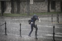 Pozor: Ponoči nam grozijo močni nalivi in sunki vetra