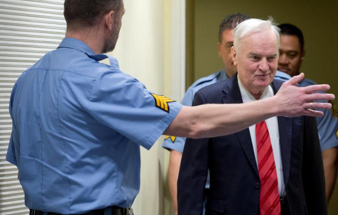 Na Hrvaškem so prepričani, da bi moralo haaško sodišče v primeru Ratka Mladića za vojne zločine v BiH obsoditi tudi takratni srbski državni vrh. | Foto: Reuters