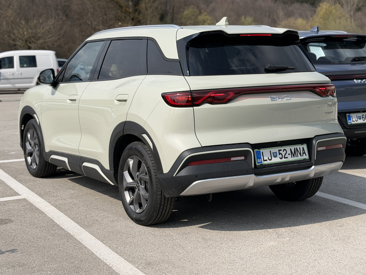 Atto 2 prinaša priključnohibridni pogon pod mejo 30 tisoč evrov, na voljo pa je tudi z električnim pogonom. | Foto: Gregor Pavšič