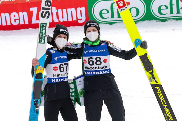 Ema Klinec Nika Križnar | Ema Klinec in Nika Križnar sta v Hinzenbachu stali na najvišjih stopničkah odra za zmagovalke. Na najvišji je bila mlajša Nika. | Foto Sportida