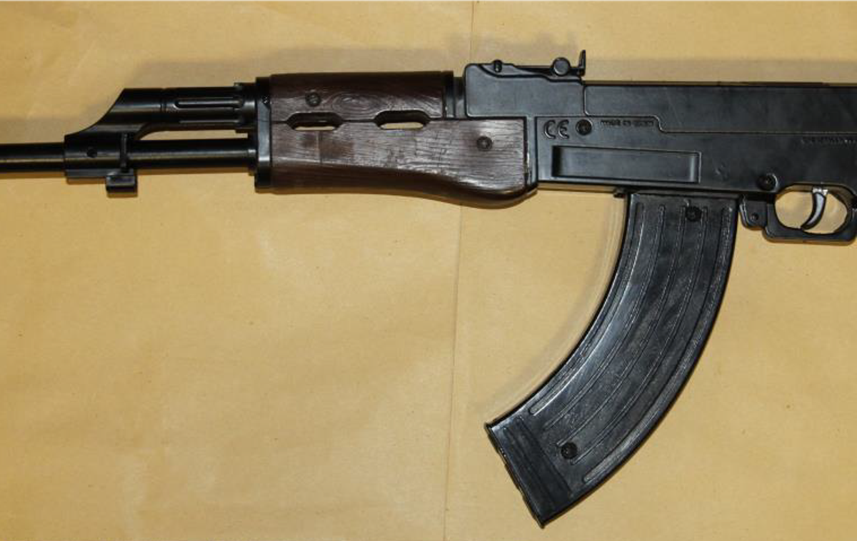 zaseg puške, policija, Novo mesto, hišna preiskava | Orožje so zasegli, proti 22-letniku pa bodo ustrezno ukrepali.  | Foto PU Novo mesto