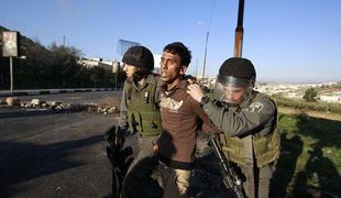 "Izrael edina država na svetu, kjer otrokom sodijo pred vojaškimi sodišči"
