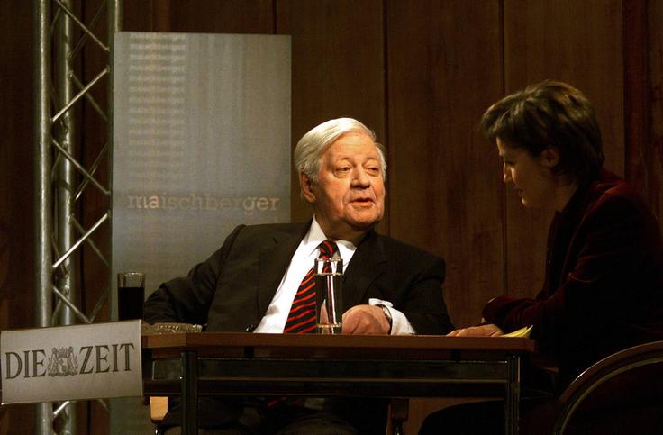 Večina Nemcev je mislila, da je bil nekdanji zahodnonemški kancler Helmut Schmidt tisti, ki je rekel, da bi moral vsak, ki ima vizije, obiskati zdravnika. Krieghofer je ugotovil, da so citat najprej pripisali avstrijskemu kanclerju Franzu Vranitzkemu. Na fotografiji: Helmut Schmidt. | Foto: Guliverimage