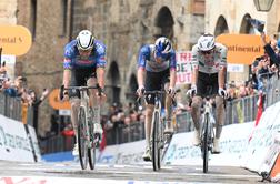 Mathieu van der Poel najmočnejši v napetem šprintu, Rogličev kolega tretji