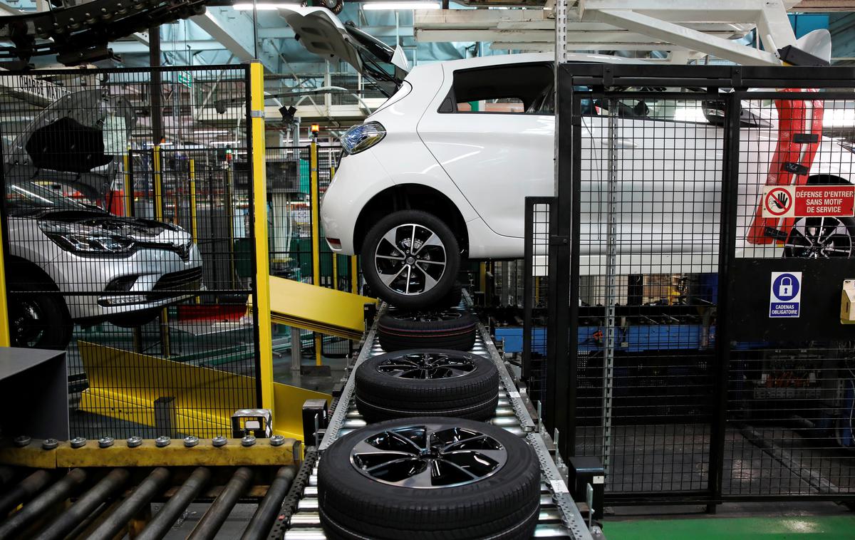 renault Flins Zoe Clio, 2017 | Proizvodnjo zoeja bodo predvidoma preselili na sever Francije v Douai, prihodnje električne avtomobile pa bodo izdelovali izven Francije. | Foto Reuters