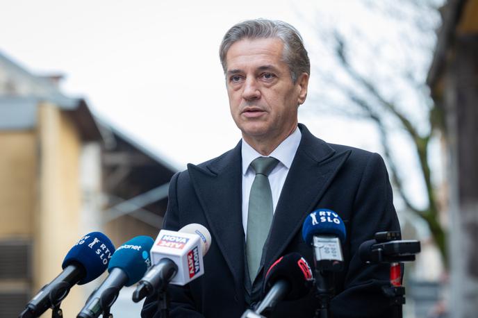 Premier Robert Golob in Tina Gaber Golob na predčasnem glasovanju pred referendumom o zakonu o pomoči pri prostovoljnem končanju življenja. | Foto STA