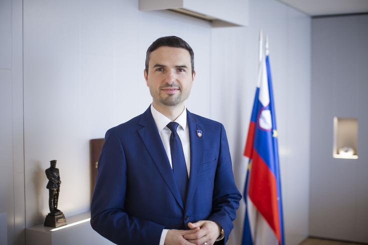 "Ljudem bi svetoval, da se z anketami ne ukvarjajo pretirano, pač pa nas poslušajo in sodijo po naših dejanjih. To bo najboljše zagotovilo, da se bodo odločili prav." | Foto: Bojan Puhek