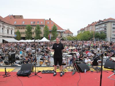 S Sokijevimi bobnarji v Mariboru zaigrali največji slovenski rokerji #video #foto