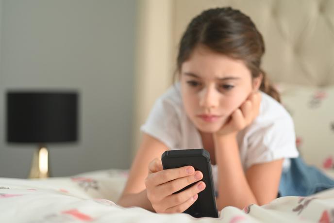 Kdaj otroku kupiti prvi pametni telefon?