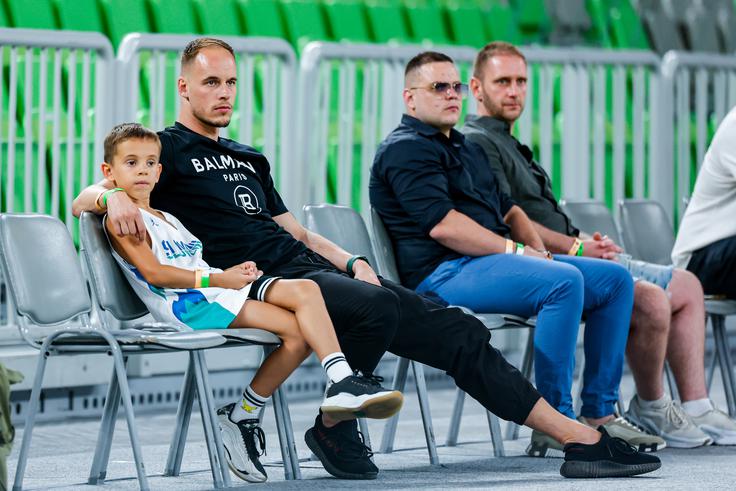 Srečanje si je v družbi sina Tea ogledal tudi slovenski reprezentant Klemen Prepelič. | Foto: Aleš Fevžer