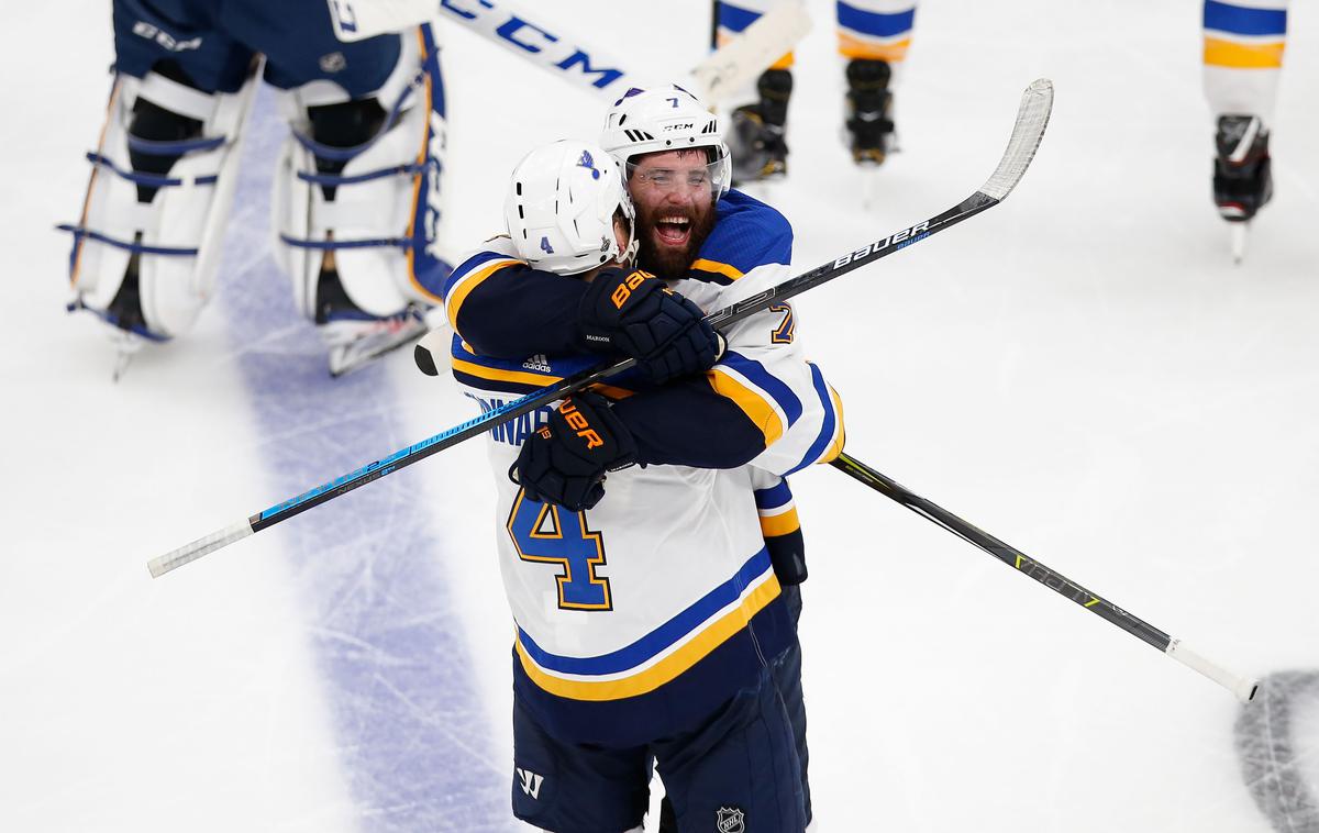 Carl Gunnarsson | Carl Gunnarson je z golom v podaljšku moštvu St. Louis Blues zagotovil zmago in pomagal do izenačenja v seriji zmag v finalu lige NHL. | Foto Reuters