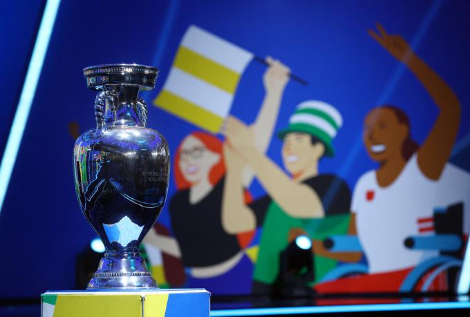 Pokal, ki ga bo prejel zmagovalec Eura 2024. | Foto: Reuters