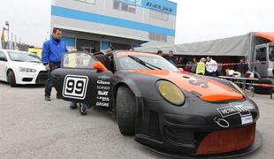 V Logatcu porsche 997 GT2 proti buggyjem