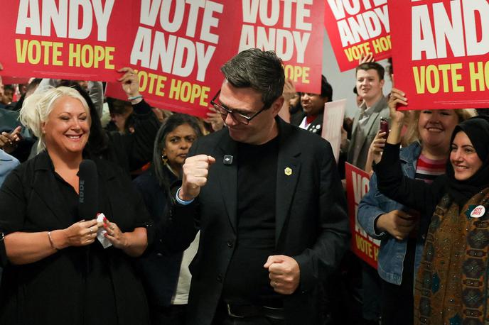 Andy Burnham | Dobil je skoraj 25.000 glasov in tekmeca Kenyona ugnal za več kot 9000 glasov. Udeležba na volitvah v Makerfieldu je bila sicer skoraj 60-odstotna. | Foto Reuters
