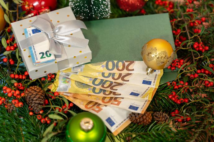 božičnica | Kot so ob izboru poudarili na inštitutu, besede pogosto delujejo kot ogledalo časa, v katerem nastajajo, in razkrivajo, kaj družba v določenem trenutku doživlja kot pomembno. | Foto Shutterstock