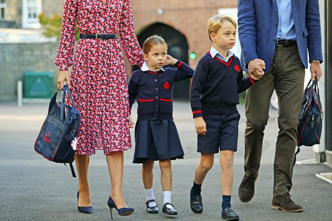 Varuška ima trenutno največ dela z Georgeem in Charlotte, saj sta se začela s starši vse več pojavljati v javnosti. | Foto: Getty Images