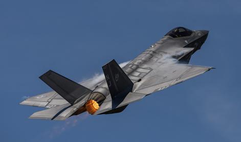 V ZDA strmoglavilo lovsko letalo F-35 #video