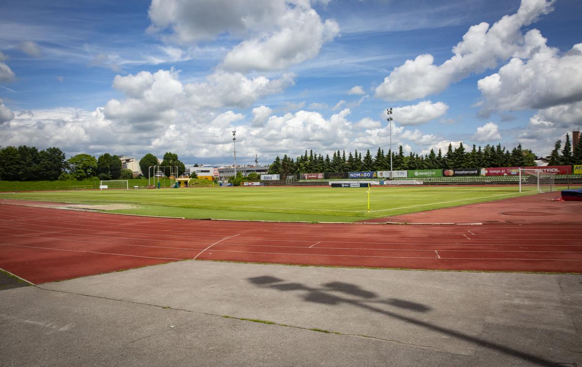 Stadion ŽAK v Šiški. | Že vrsto let dotrajani stadion ŽAK. | Foto Bojan Puhek
