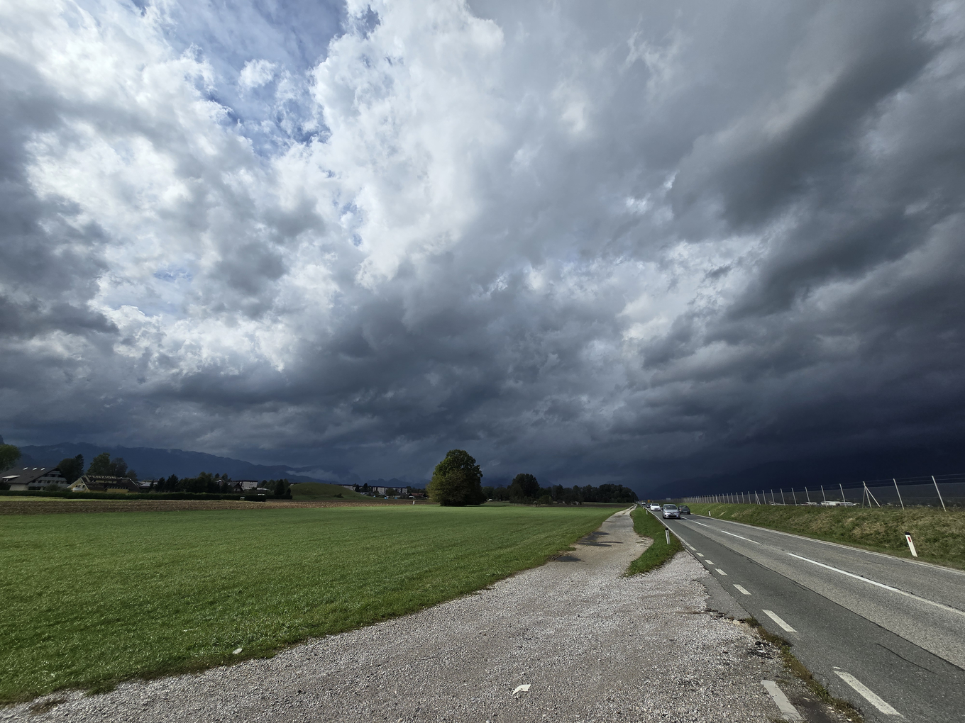 Nuvens escuras sobre Radovljica. | Foto: David Florjančič