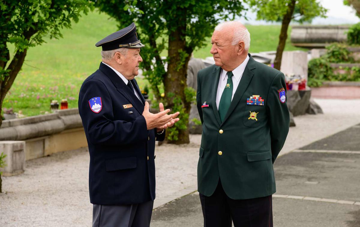 Ladislav Lipič, Tomaž Čas | Avtorja sta s konkretnimi primeri navedla, zakaj se veteranom vztrajanje pri samostojnem muzeju slovenske osamosvojitve ne zdi upravičeno. "Vsa minula leta smo bili priča prilaščanju zaslug ter takšnim in drugačnim grožnjam, povezanim z osamosvojitvijo, kar presega meje dobrega okusa," med drugim sporočata javnosti.  | Foto STA