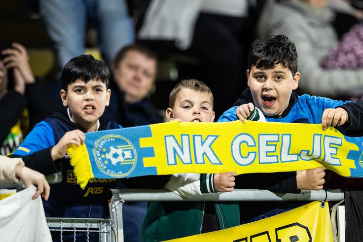 V knežjem mestu je bilo v zadnjih tednih čutiti prav posebno nogometno evforijo. | Foto: Jure Banfi