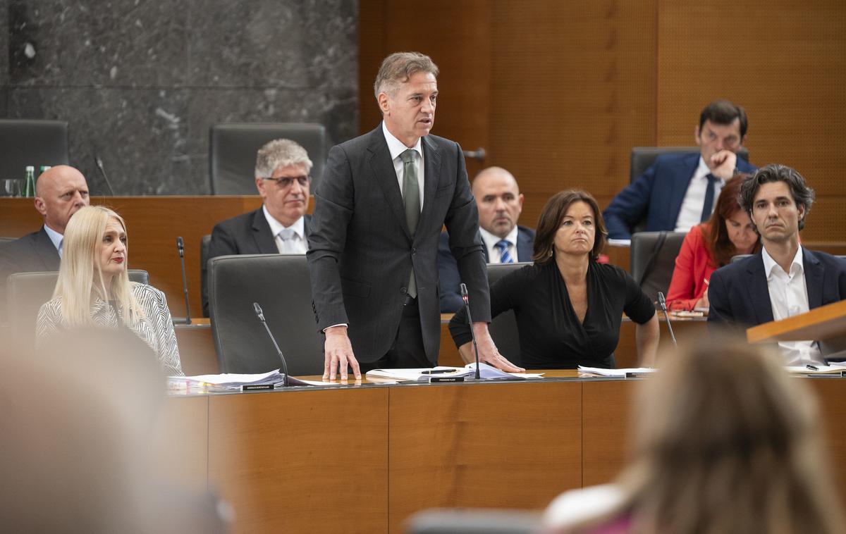 Robert Golob | Predsednika vlade kot običajno čakajo tri vprašanja opozicijskih poslancev in eno vprašanje koalicijskega poslanca. | Foto Vlada Republike Slovenije