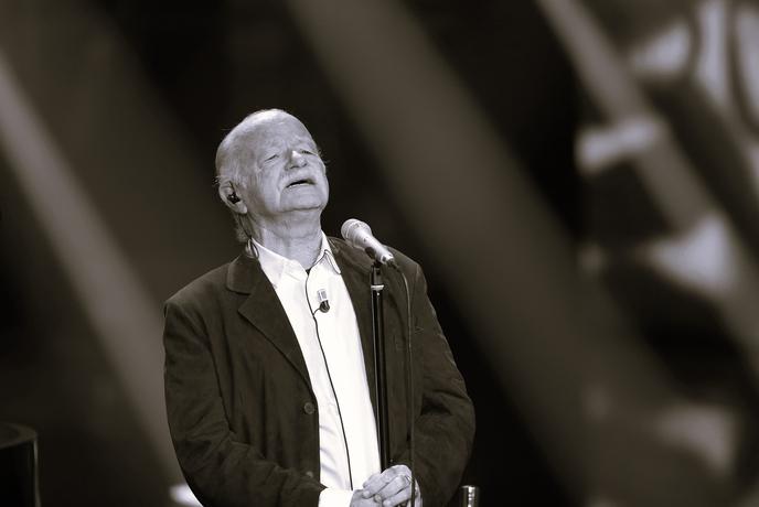 Umrl legendarni italijanski kantavtor Gino Paoli