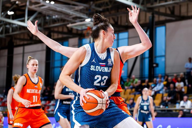 Jessica Shepard je že v prvem polčasu dosegla 18 točk. | Foto: Aleš Fevžer