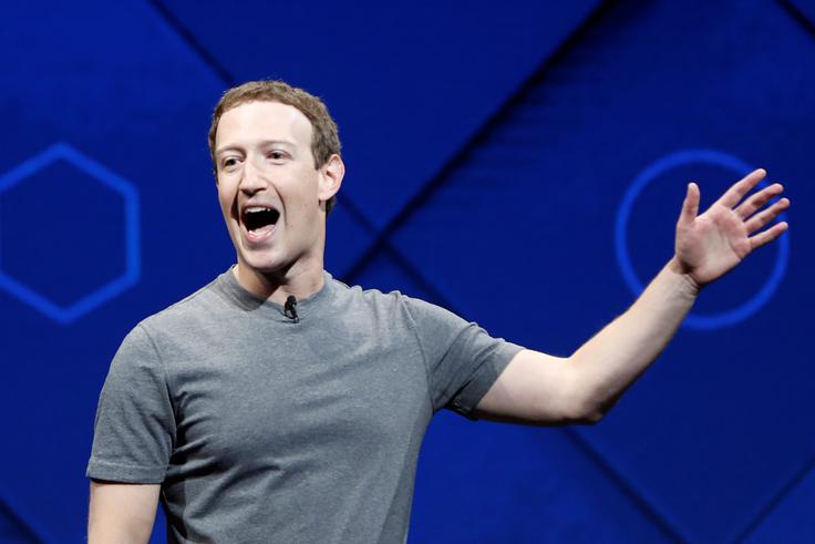 Očeta Facebooka so v zadnjih dneh povabili tako v ameriški kongres kot v britanski parlament s prošnjo, naj jim osebno pojasni, kako bo rešil nastalo zmedo. | Foto: Reuters