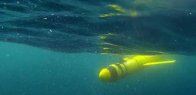 Eno od robotskih plovil, ki sta po Omanskem zalivu osem mesecev risali mrežo svojih poti, podatke o analizi vode pa prek satelita sproti pošiljali znanstvenikom.  |  Foto: University of East Anglia | Foto: 