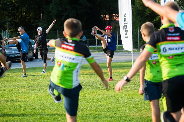 Teja Gregorin se po navadi na tek odpravi z najmlajšimi tekači. | Foto: 