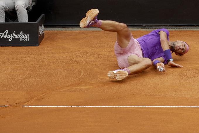 Razen nekaj odrgnin Nadal ob padcu ni utrpel nobenih poškodb. | Foto: Guliverimage/Vladimir Fedorenko