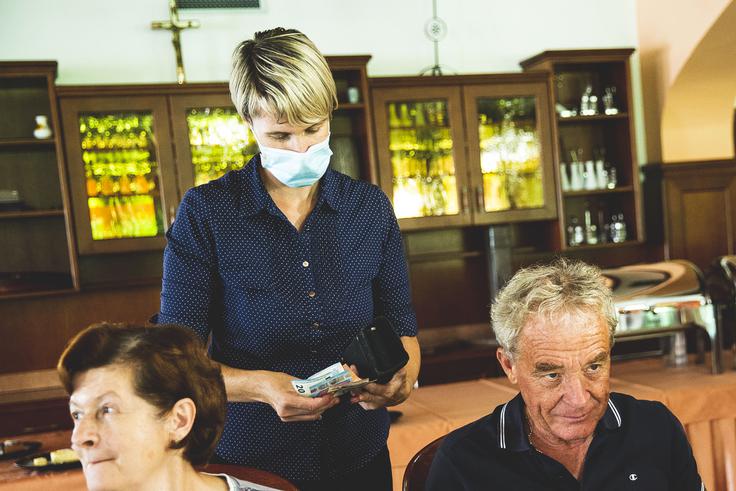 Zaenkrat samo z gotovino - za prihodnost razmišlja o tem, da bo strankam ponudila možnost plačevanja z brezstično kartico, | Foto: 