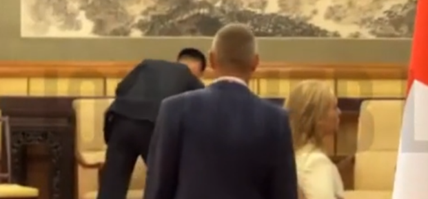 Tega človeka ni bilo nikoli tu: po pogovoru s Putinom so prišli čistilci #video #video