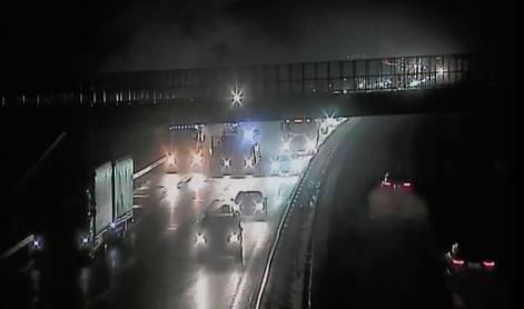 Huda nesreča na primorski avtocesti, ena oseba umrla, druga hudo poškodovana