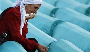 V BiH se spominjajo 13. obletnice pokola v Srebrenici