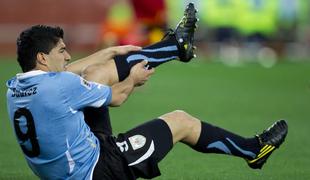 Urugvajci v šoku: Suarez mora na operacijo kolena